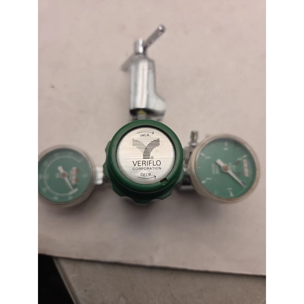 Veriflo Corp 1226283 regulator with gauges - TESTED SEE NOTES